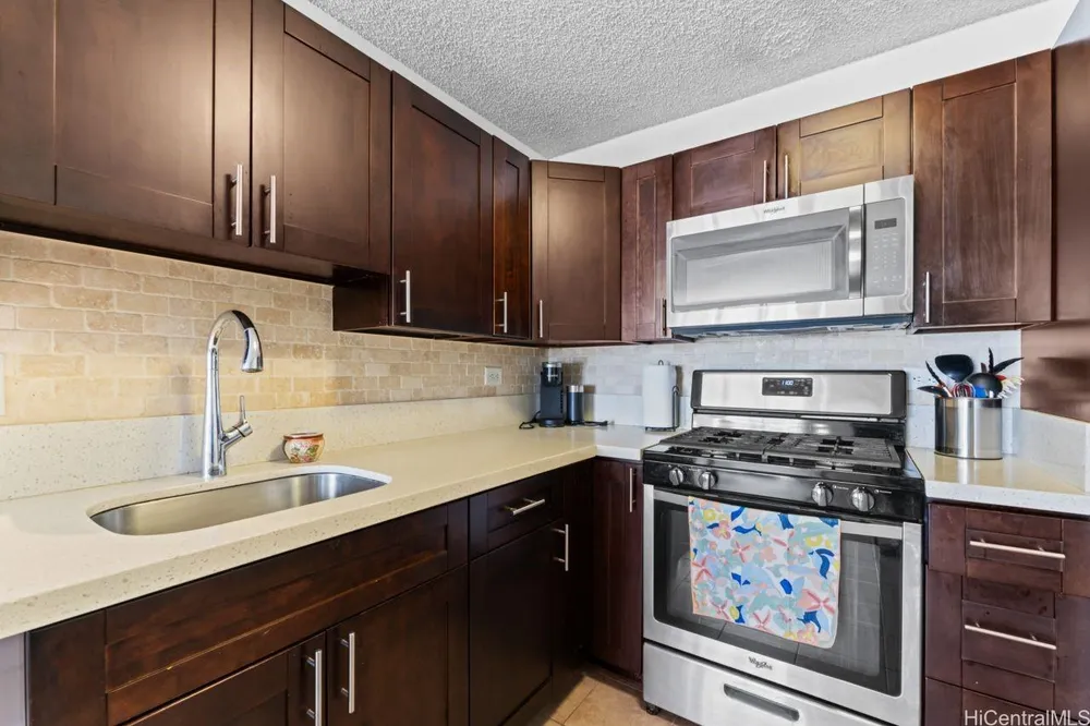 2452 Tusitala St, Honolulu, HI 96815