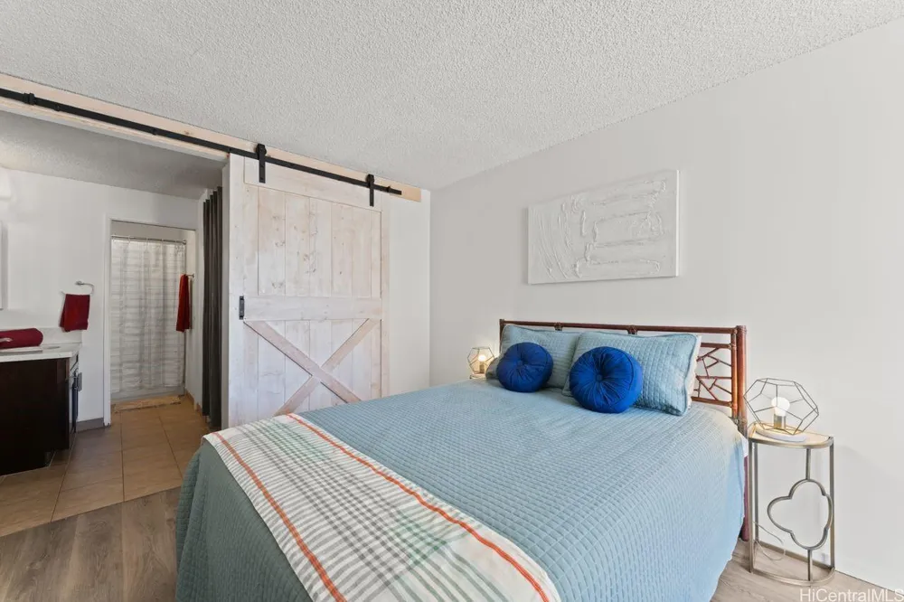 2452 Tusitala St, Honolulu, HI 96815