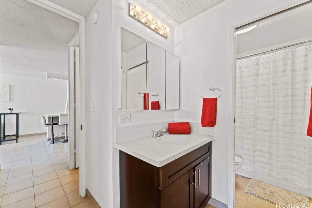 2452 Tusitala St, Honolulu, HI 96815