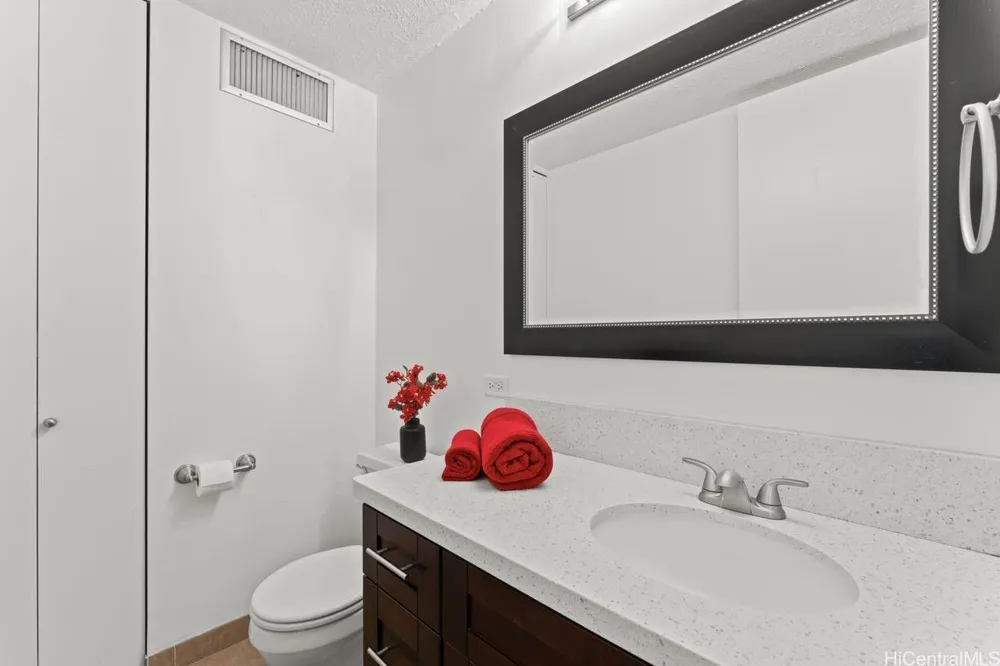 2452 Tusitala St, Honolulu, HI 96815