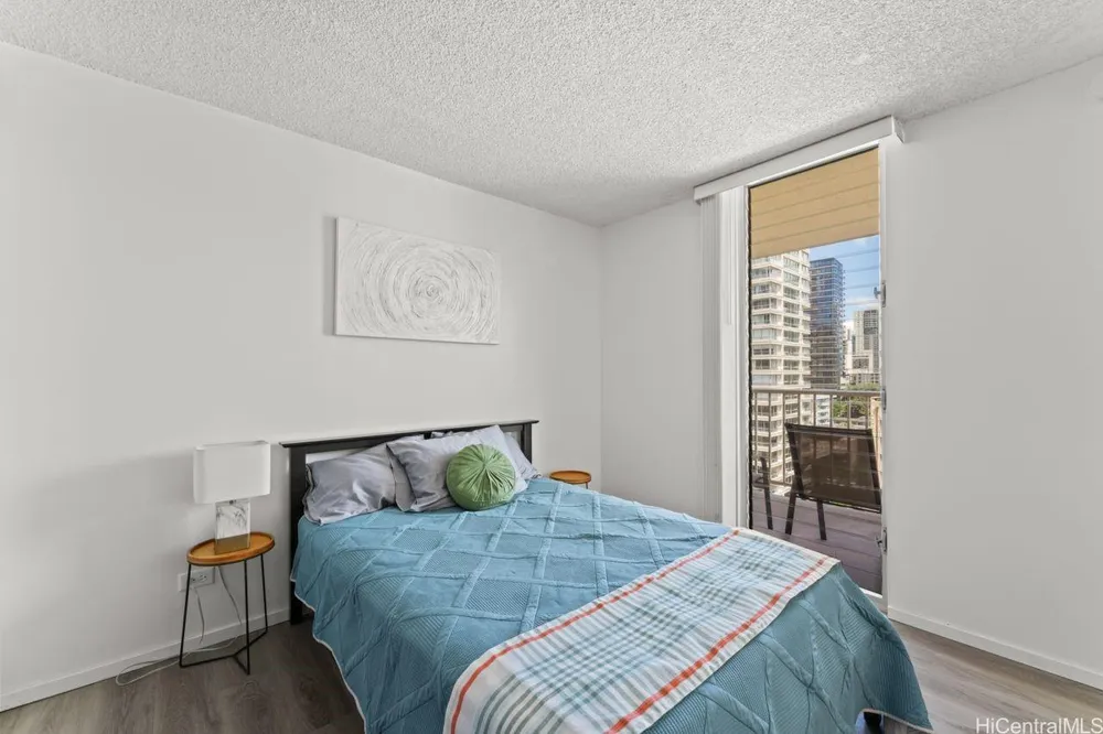 2452 Tusitala St, Honolulu, HI 96815