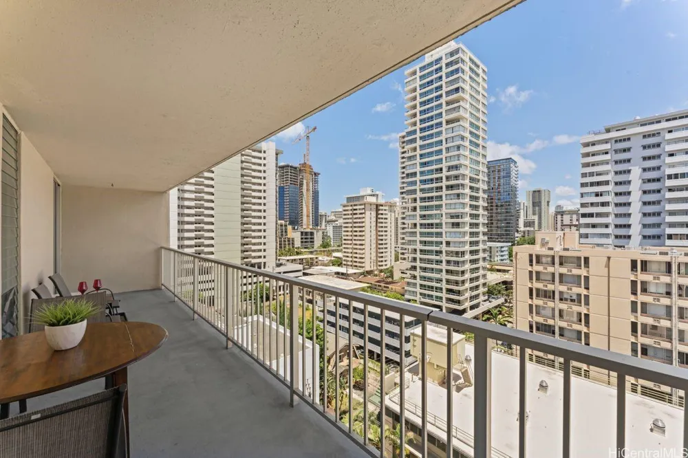 2452 Tusitala St, Honolulu, HI 96815