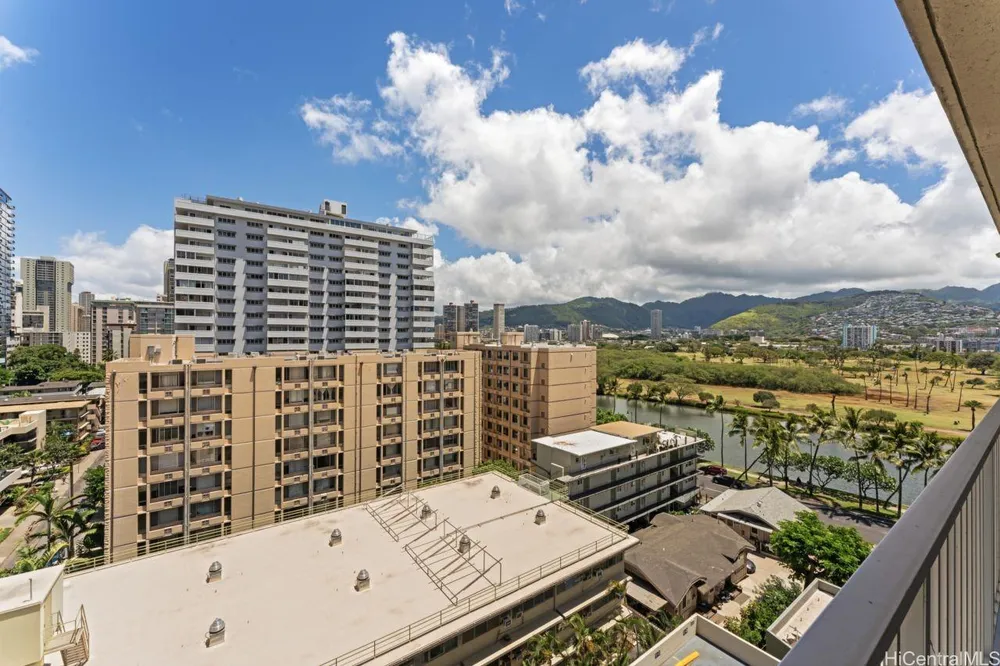 2452 Tusitala St, Honolulu, HI 96815