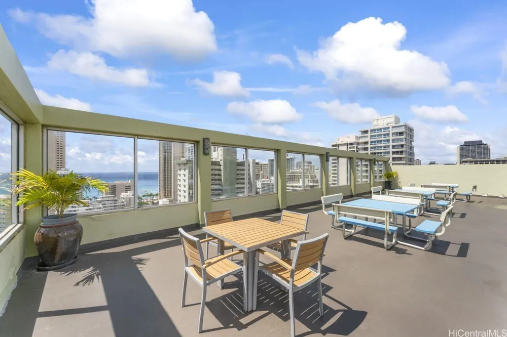 2452 Tusitala St, Honolulu, HI 96815