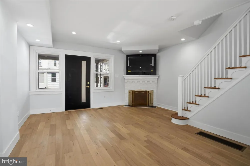 64 E Montana St, Philadelphia, PA 19119