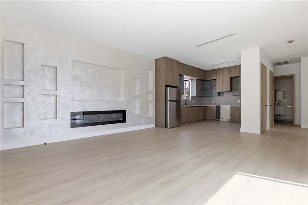 8107 Laurelgrove Ave, North Hollywood, CA 91605-1316