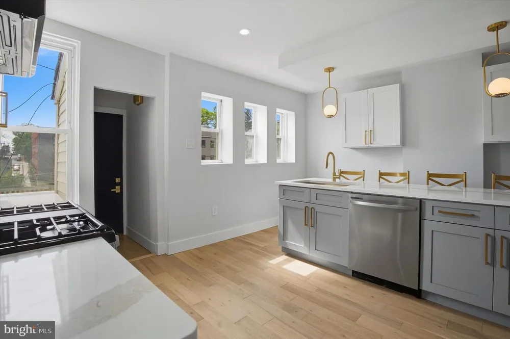 64 E Montana St, Philadelphia, PA 19119