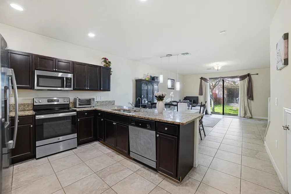5973 NW 56th Ct, Tamarac, FL 33319