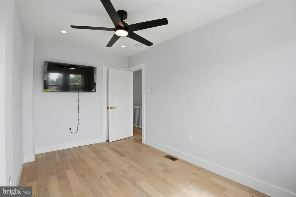 64 E Montana St, Philadelphia, PA 19119