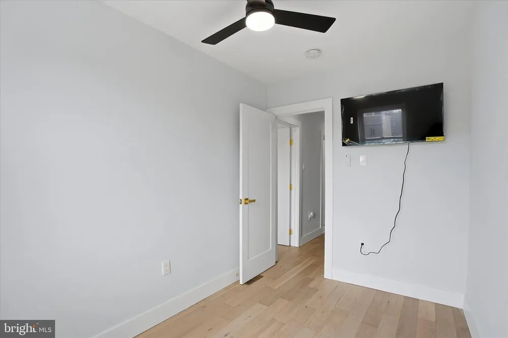 64 E Montana St, Philadelphia, PA 19119
