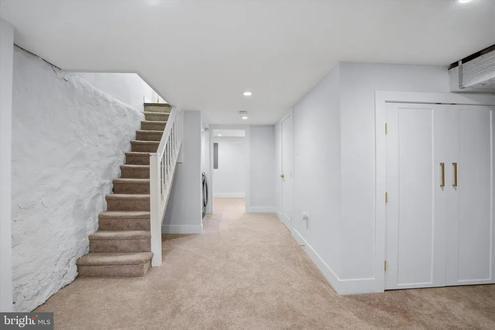 64 E Montana St, Philadelphia, PA 19119