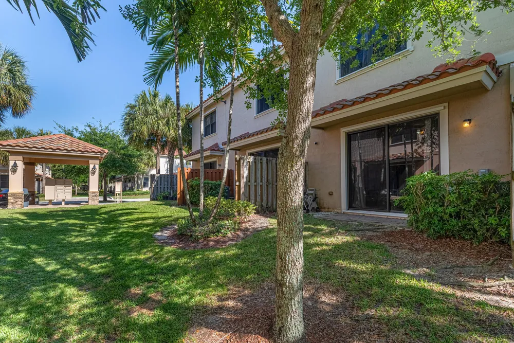5973 NW 56th Ct, Tamarac, FL 33319