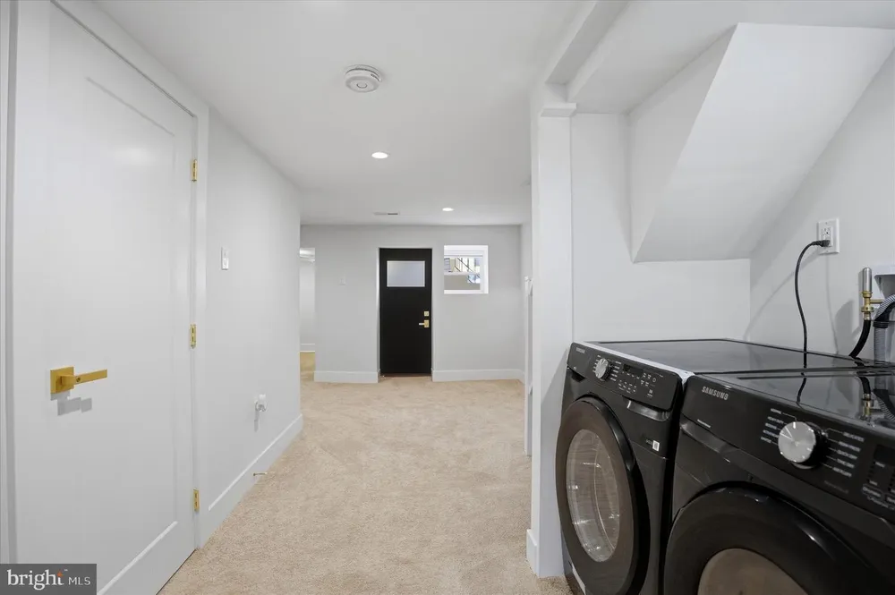 64 E Montana St, Philadelphia, PA 19119