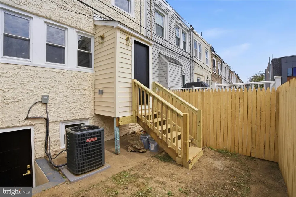 64 E Montana St, Philadelphia, PA 19119