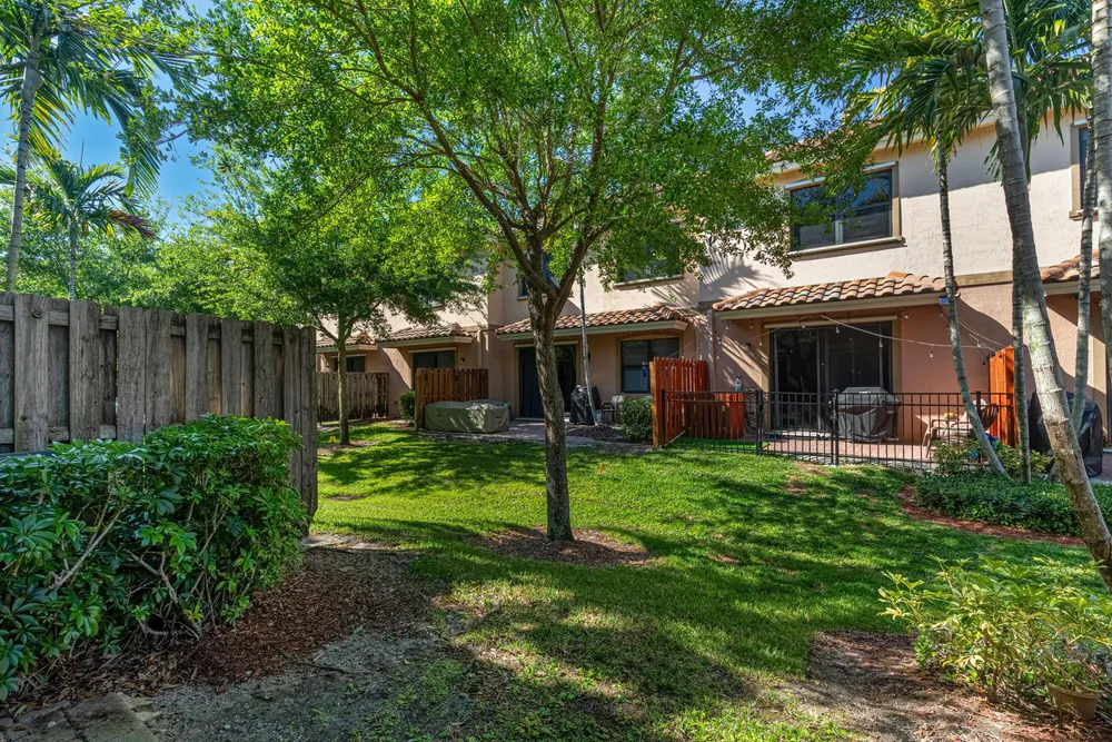 5973 NW 56th Ct, Tamarac, FL 33319