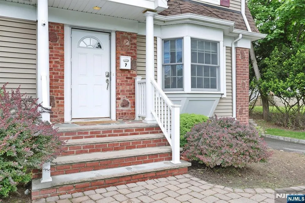 7 Short St, Harrington Park, NJ 07640