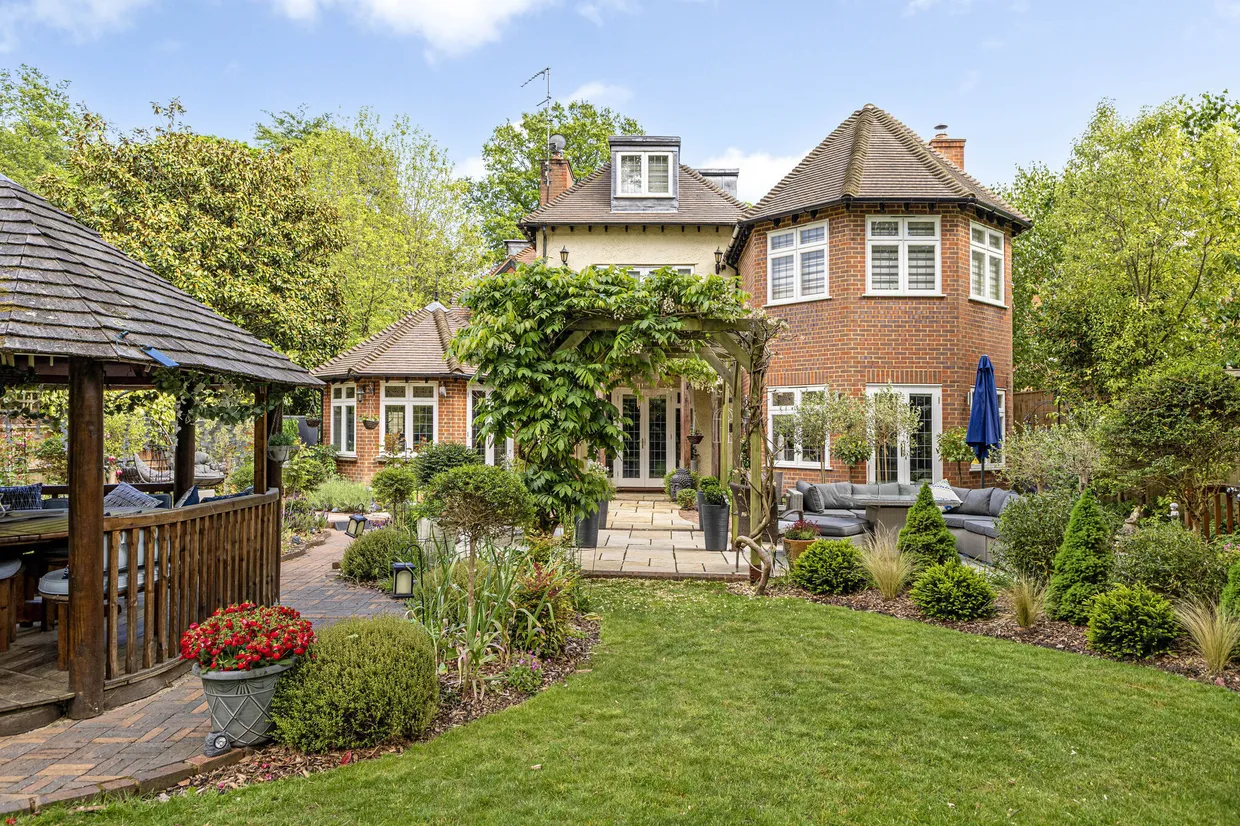 Larch Avenue, Sunningdale, SL5 photo 3