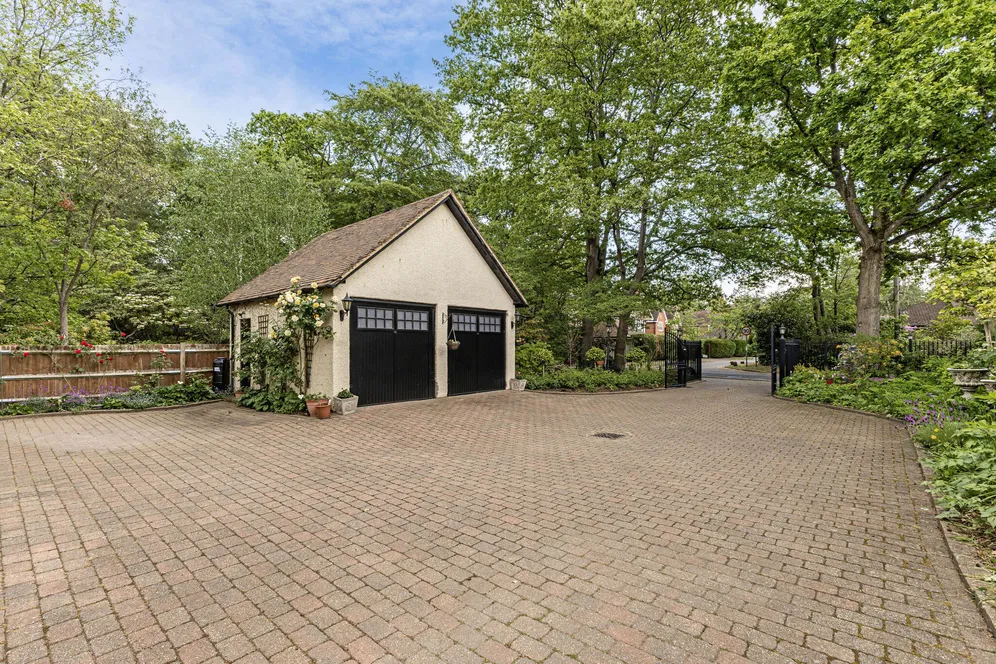 Larch Avenue, Sunningdale, SL5 photo 24