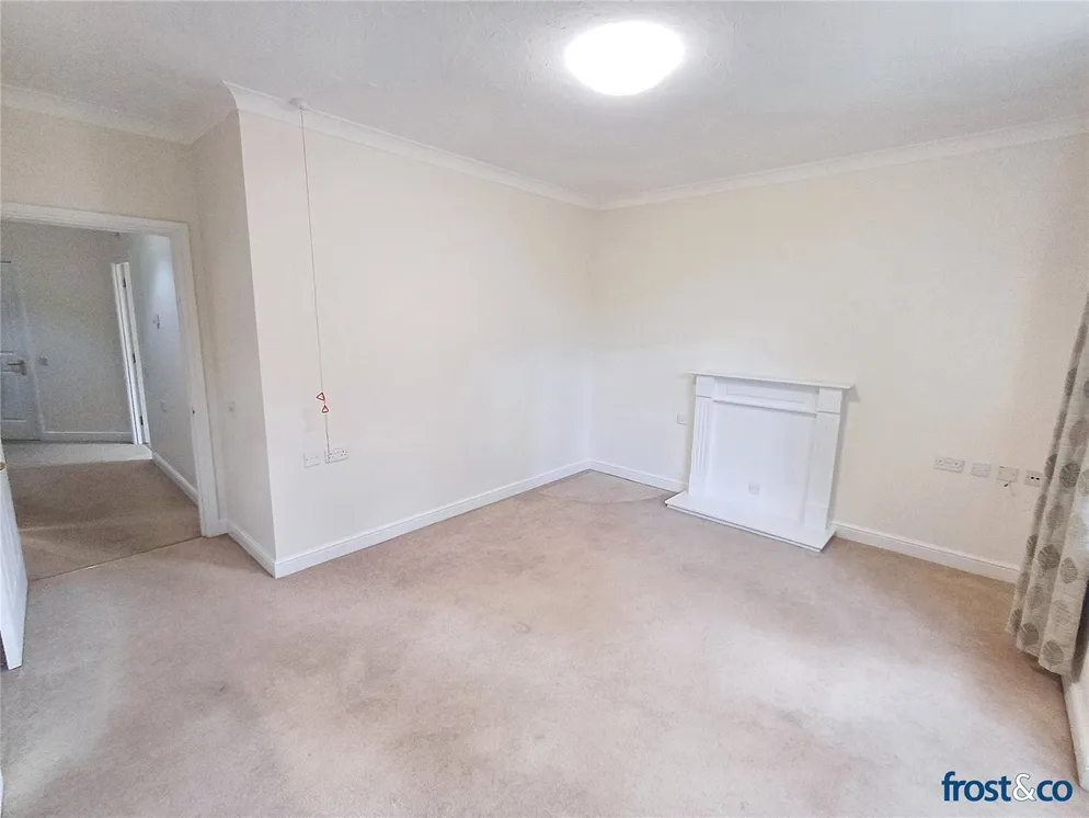 Property carousel item 4