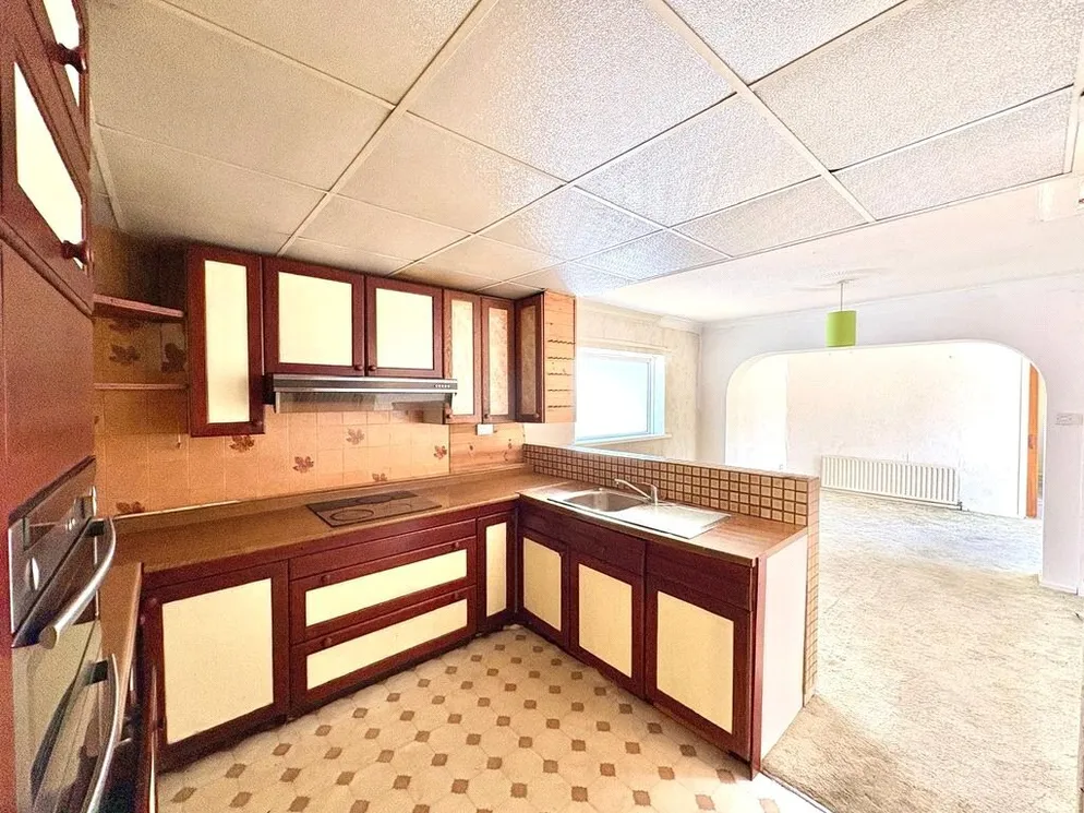 Property carousel item 4
