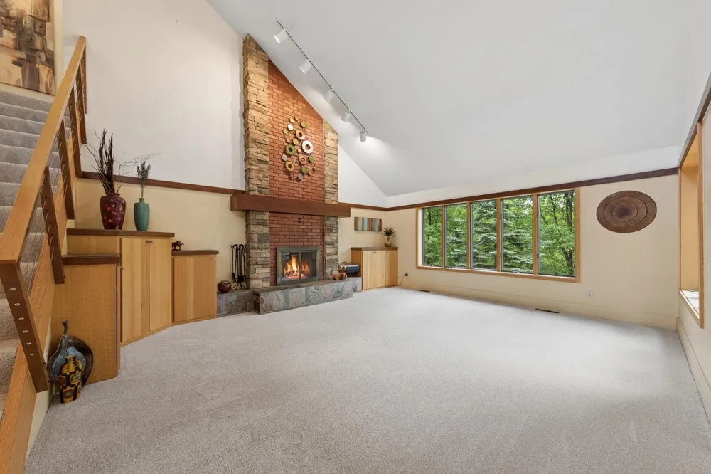 8655 Hunters Way, Apple Valley, MN 55124