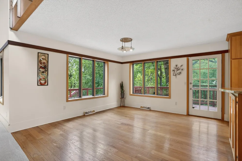 8655 Hunters Way, Apple Valley, MN 55124