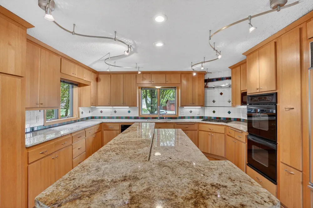 8655 Hunters Way, Apple Valley, MN 55124