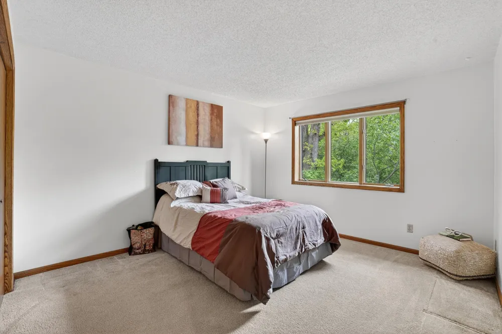 8655 Hunters Way, Apple Valley, MN 55124