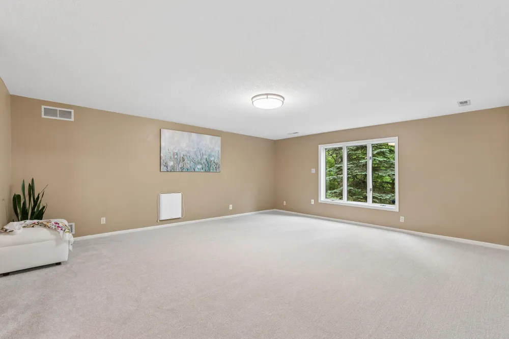 8655 Hunters Way, Apple Valley, MN 55124