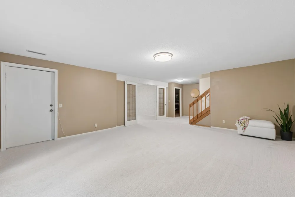 8655 Hunters Way, Apple Valley, MN 55124