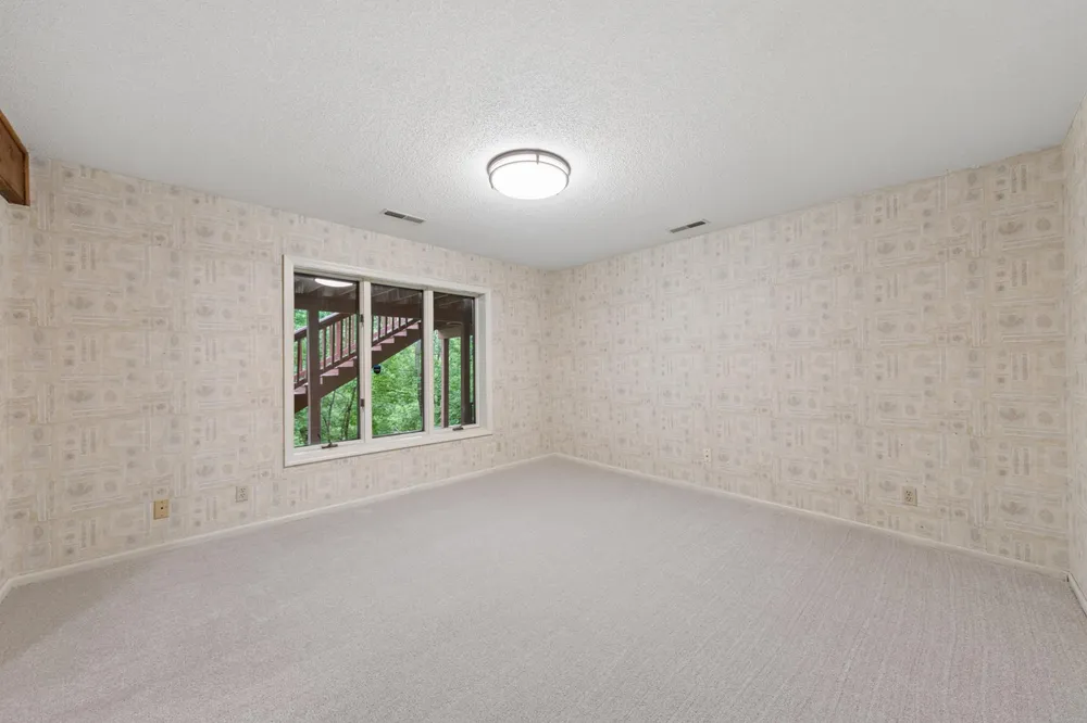 8655 Hunters Way, Apple Valley, MN 55124