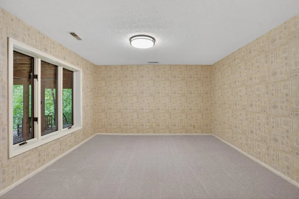 8655 Hunters Way, Apple Valley, MN 55124