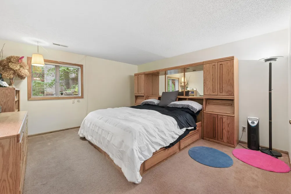 8655 Hunters Way, Apple Valley, MN 55124