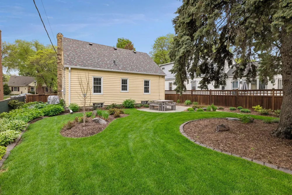957 Hoyt Ave W, Saint Paul, MN 55117