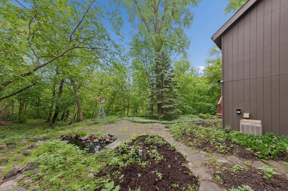 8655 Hunters Way, Apple Valley, MN 55124
