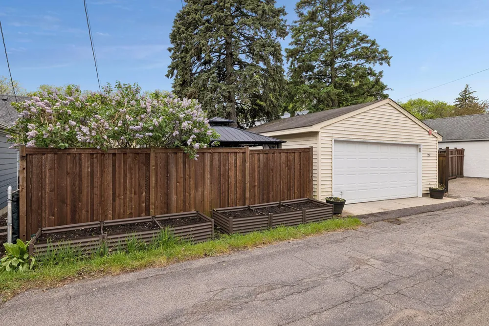 957 Hoyt Ave W, Saint Paul, MN 55117