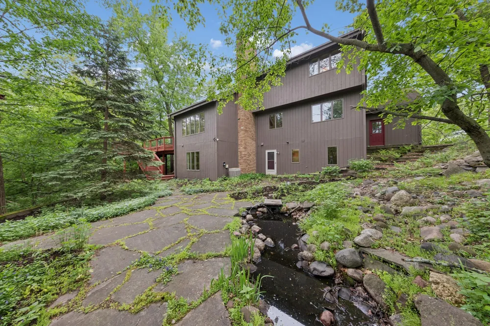 8655 Hunters Way, Apple Valley, MN 55124