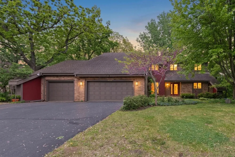 8655 Hunters Way, Apple Valley, MN 55124