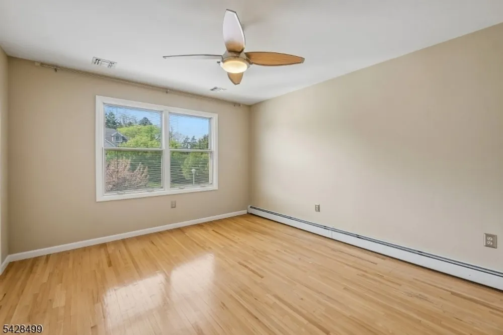 5 Francesca Ct, East Hanover, NJ 07936