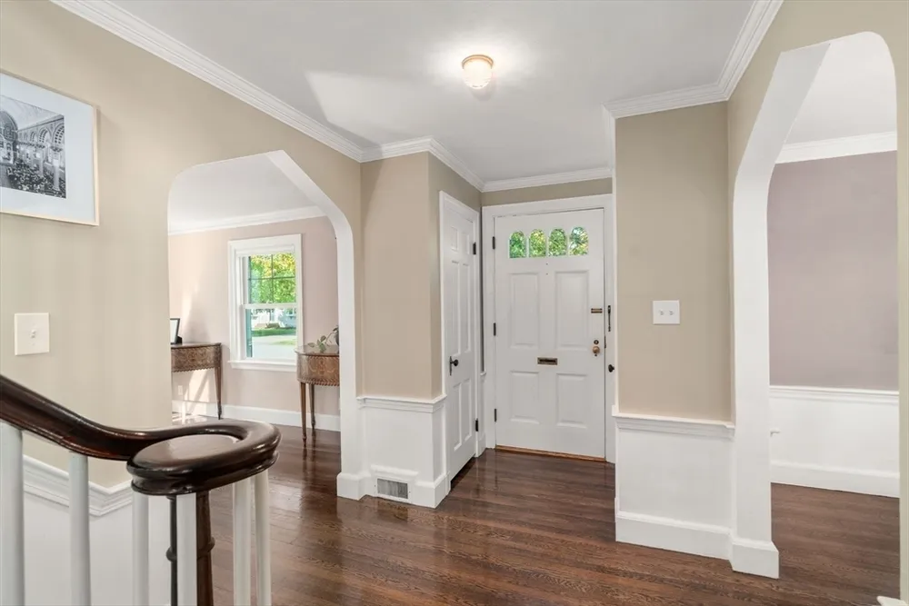 52 Beaufort Ave, Needham, MA 02492