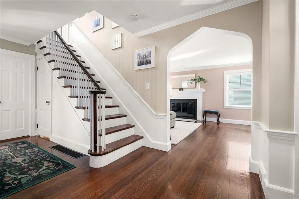 52 Beaufort Ave, Needham, MA 02492