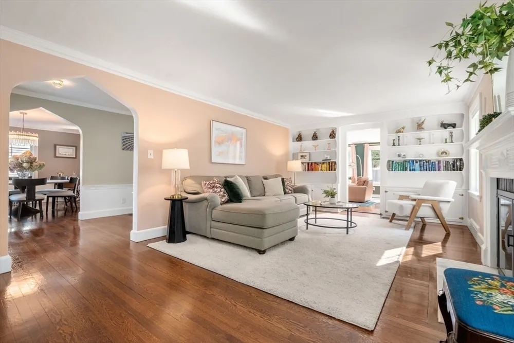 52 Beaufort Ave, Needham, MA 02492