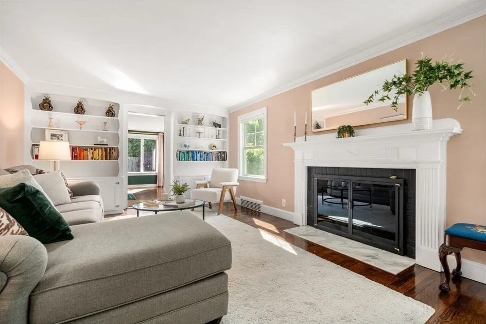 52 Beaufort Ave, Needham, MA 02492