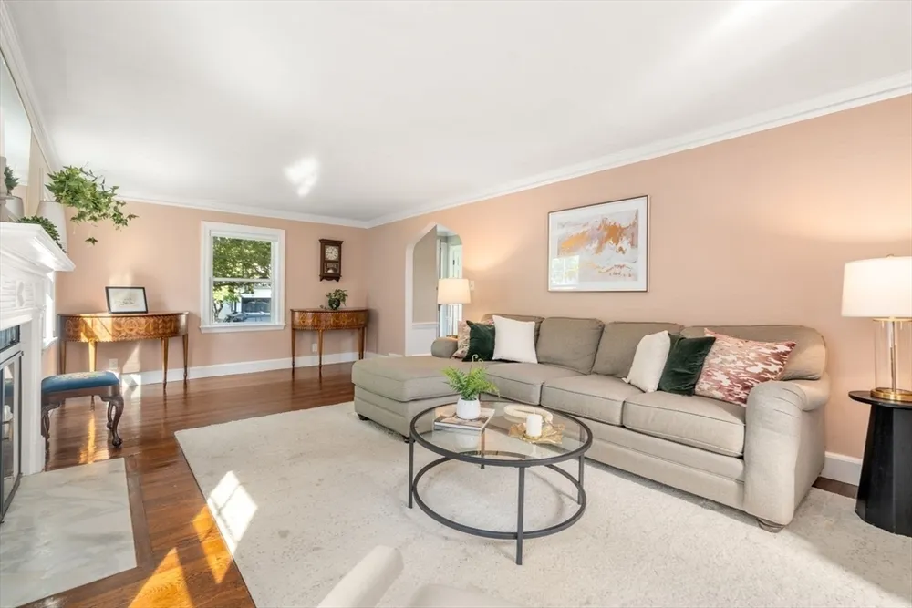 52 Beaufort Ave, Needham, MA 02492