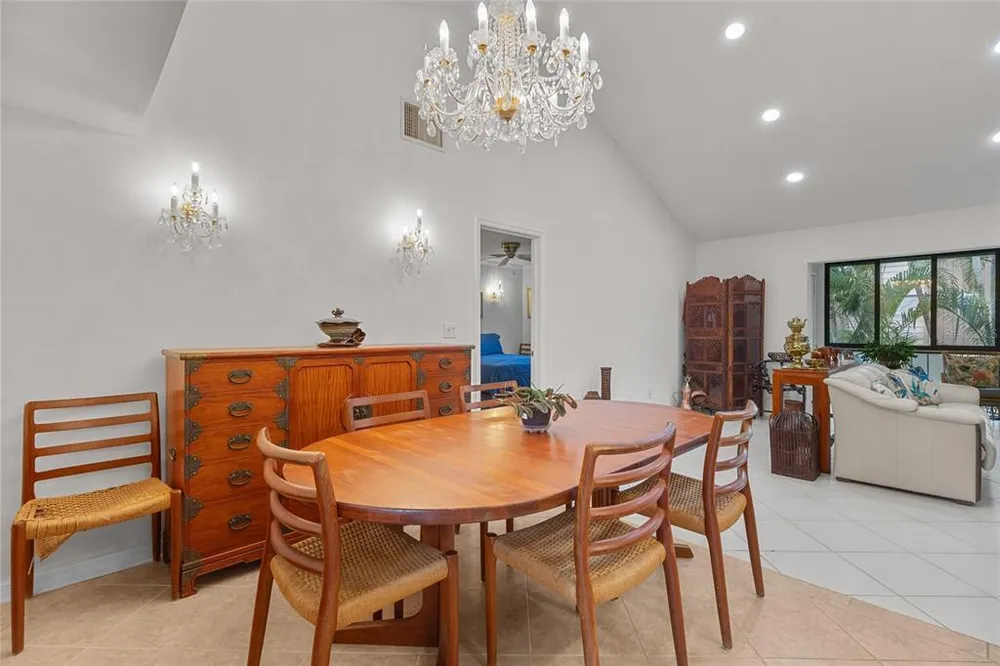 1702 Glenhouse Dr, Sarasota, FL 34231