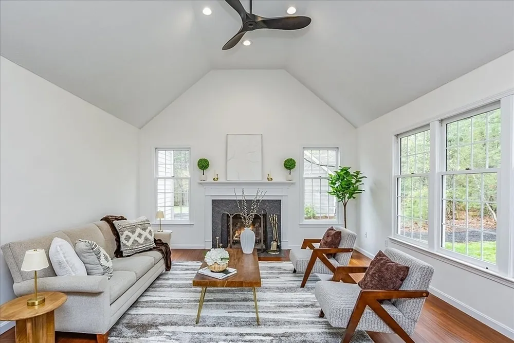 16 Shipley Cir, Westford, MA 01886