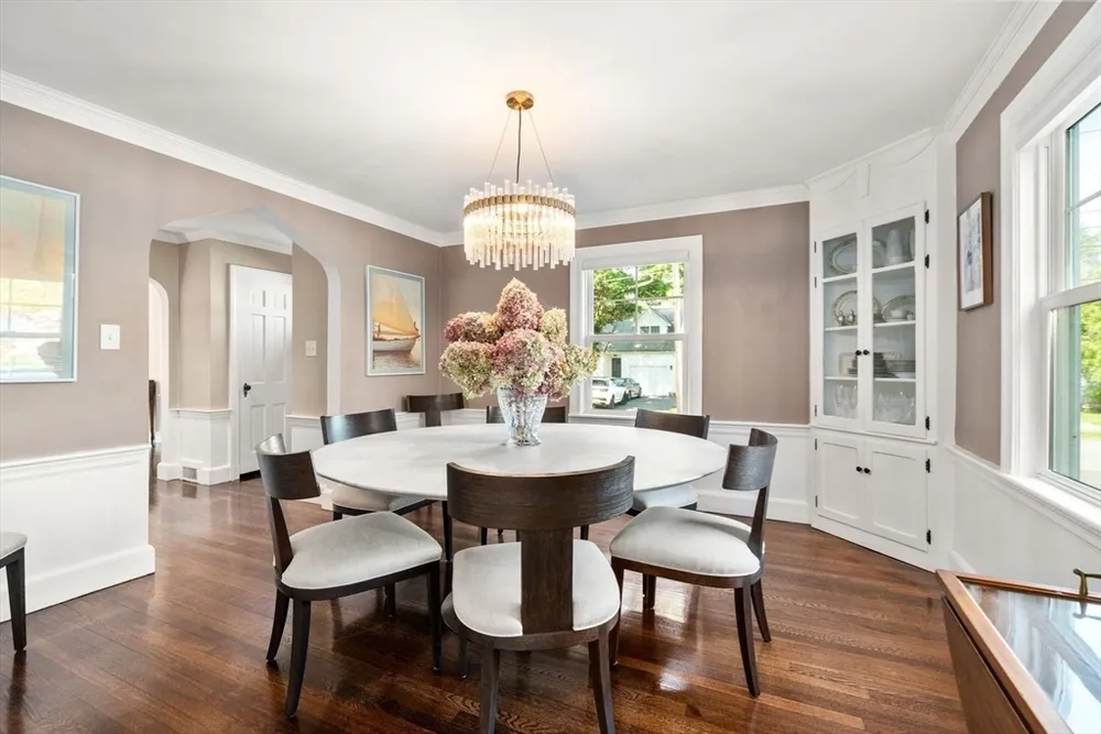 52 Beaufort Ave, Needham, MA 02492