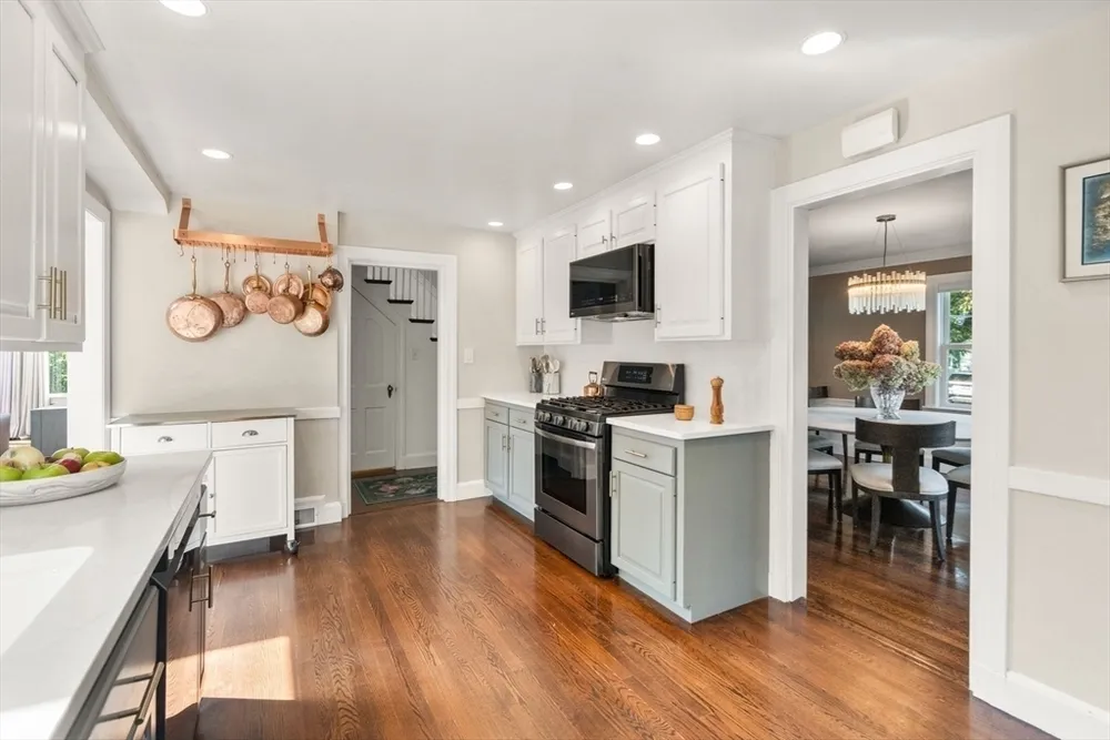 52 Beaufort Ave, Needham, MA 02492
