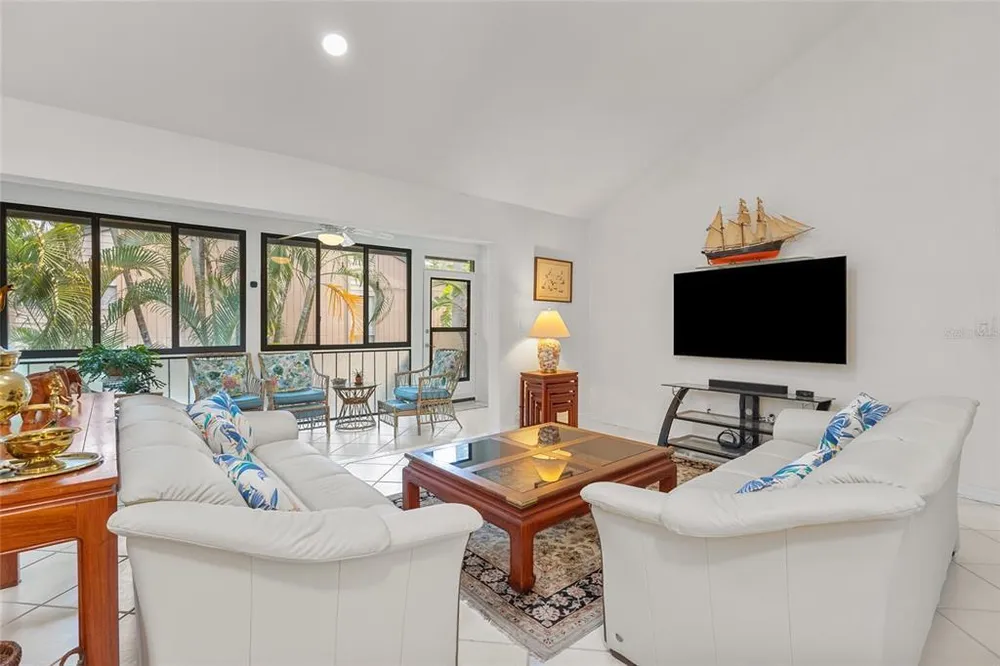 1702 Glenhouse Dr, Sarasota, FL 34231