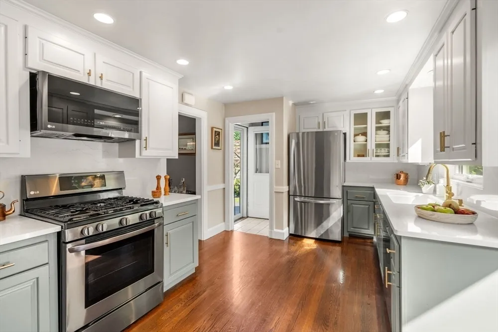 52 Beaufort Ave, Needham, MA 02492